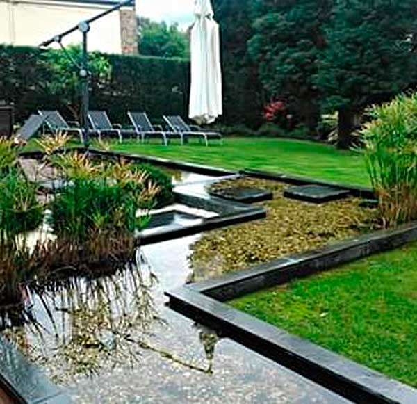 Jardines modernos con agua y fuentes, jardines temáticos